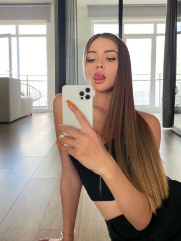 Света Элегантная Блондинка